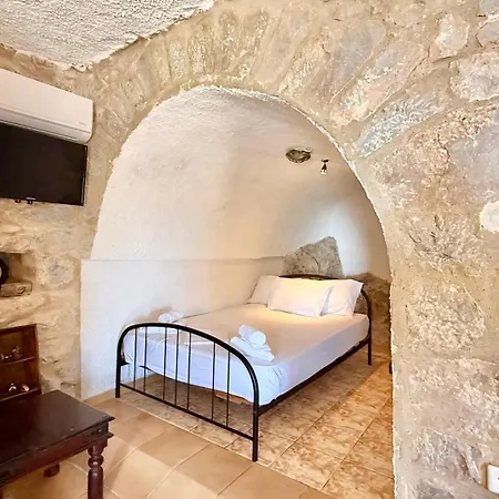 Mani Rock Feriehus Tseria