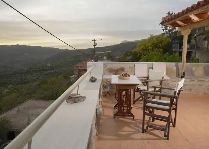 Ferienhaus Mani Rock Tseria